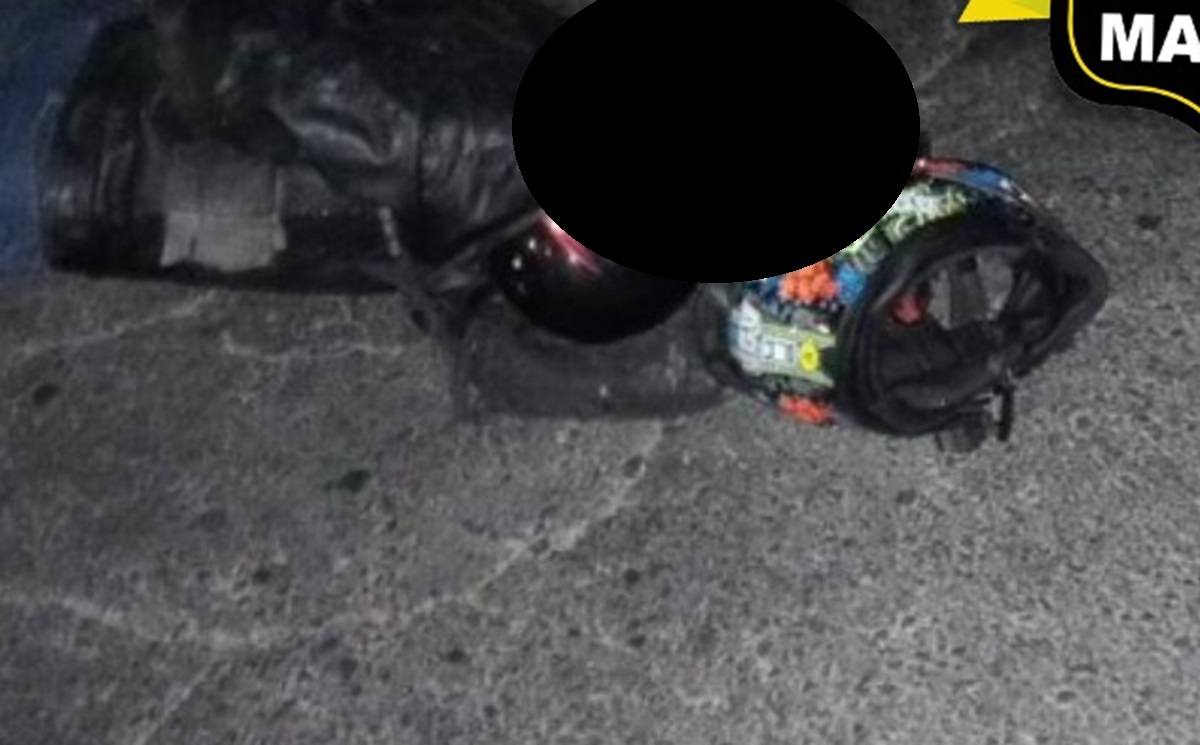 FUERTE Foto ¡Tragedia en la Peñón-Texcoco! Dos bikers pierden la vida en brutal accidente; mujer quedó embarrada en el pavimento