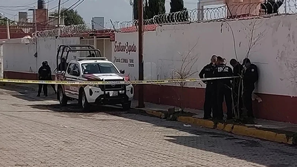 Suspenden clases en primaria de Texmelucan tras balacera que deja un muerto y una maestra herida