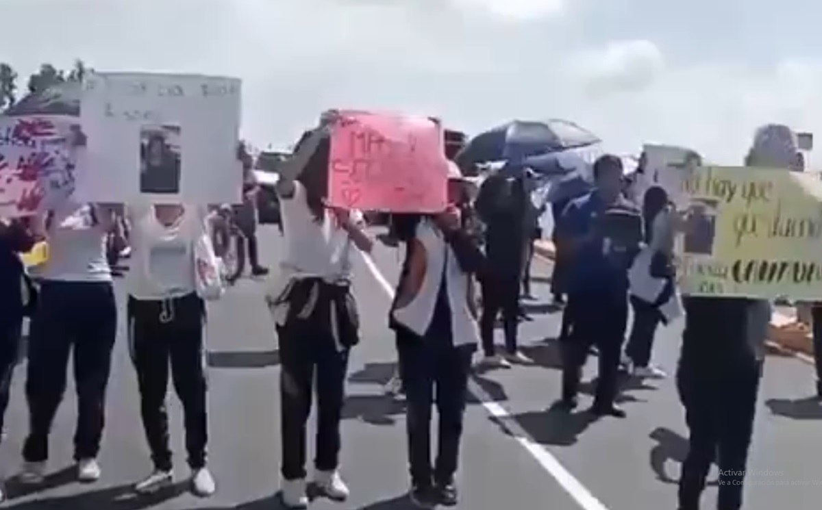 ¡Exigen justicia! Padres cierran Bulevar Aeropuerto por feminicidio de Alyson Amayrani en Huejotzingo