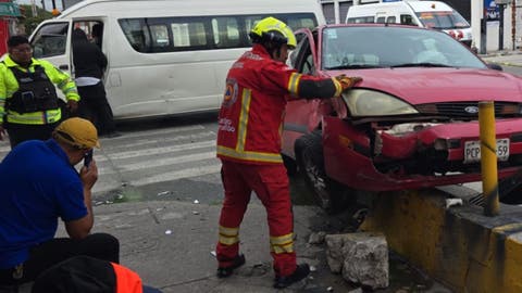 Fuerte choque en la 25 Poniente: Cinco lesionados, entre ellos un menor, tras accidente entre Ruta S3 y auto particular