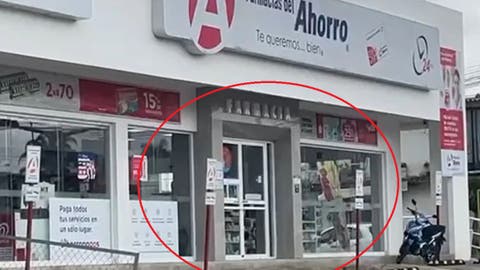 ¡Cristalazo y robo en Farmacia del Ahorro en la Atlixco-Puebla!