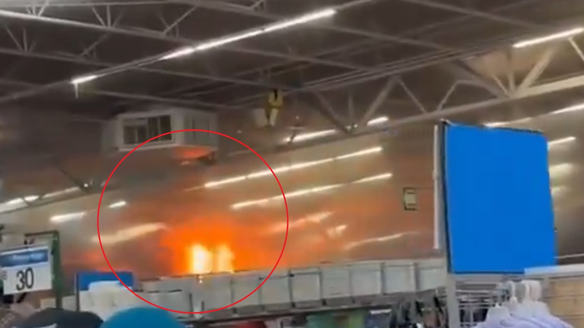 ¡Todos afuera! Incendio en Walmart de Zapopan desata el caos entre clientes