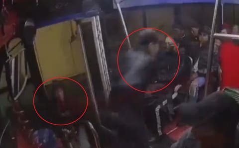 ¿Complicidad?  Delincuentes asaltan la Ruta Morados en Puebla y el chófer ni se inmuta (VIDEO)