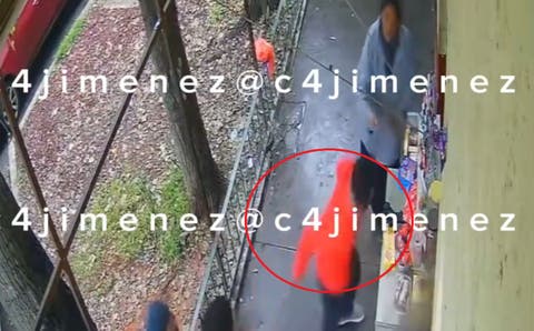 FUERTE VIDEO Parjea de novios le roba un cigarro a una abuelita y la golpean cuando les pidió que le pagaran