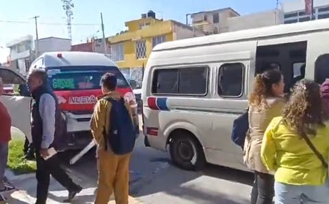 ¡Fuerte choque entre dos unidades de Ruta 25 y 21 en el Circuito Juan Pablo II!  Al menos 10 lesionados.