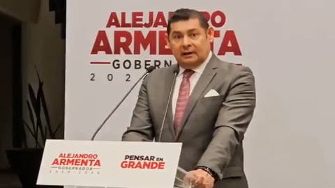 Armenta no cierra la puerta a aumento de pasaje, pero pide modernización del transporte en Puebla