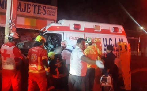 Luto en Puebla: Muere Elesly, paramédica atrapada en choque de ambulancia en la Calzada Ignacio Zaragoza
