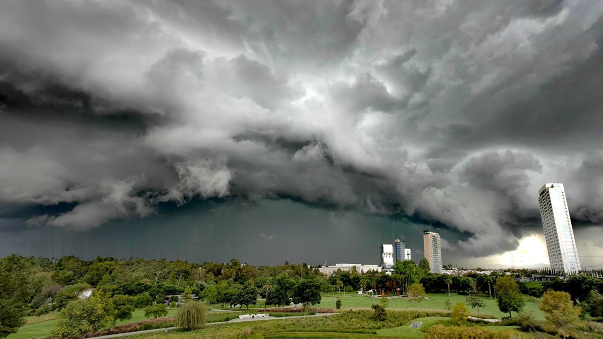¡Se avecina el invierno! Fuertes lluvias en Puebla por el primer frente frío, ¿estás listo?