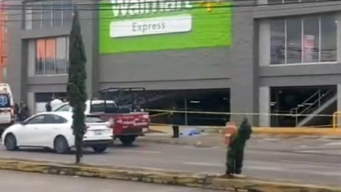 Revelan que acrbillado afuera de Walmart Express en Zavaleta intentó asaltar a dos cuentahabientes