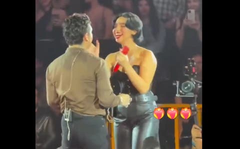 ¡Lo Más Enamorados! Nodal y Ángela Aguilar Juntos en el Escenario de las Fiestas de Octubre (VIDEO)