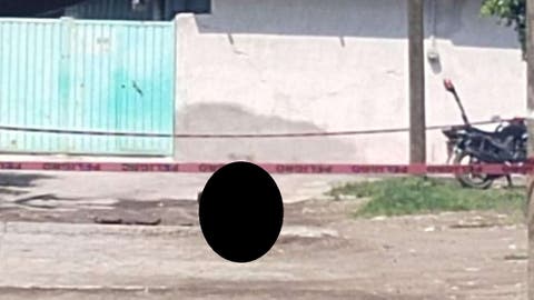 FUERTE FOTO ¡Justicia por mano propia! Poblanos linchan a presunto ladrón en Tlapanalá y retienen a dos más