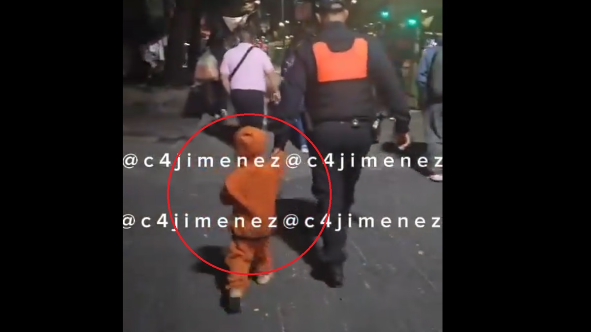 ¡Increíble!  Mujer olvida dónde dejó a su hijo y él pide ayuda a policías en el Centro Histórico