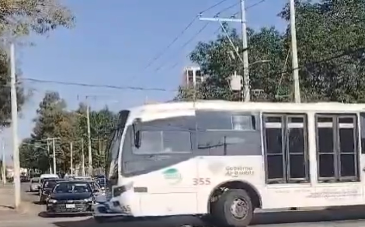 Poblanos denuncian aumento de robos y acoso en la estación Alpha de RUTA tras cambios en el recorrido