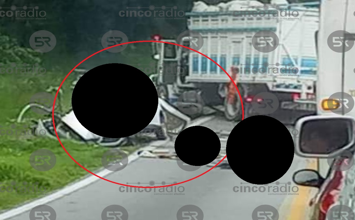 ¡Fuerte accidente en las curvas del Ocotal! Un auto quedó totalmente destrozado