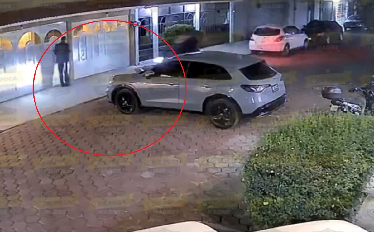 CAPTAN A ladrónes encañonando a un hombre para robarle su camioneta: arrancaron el auto tranquilamente