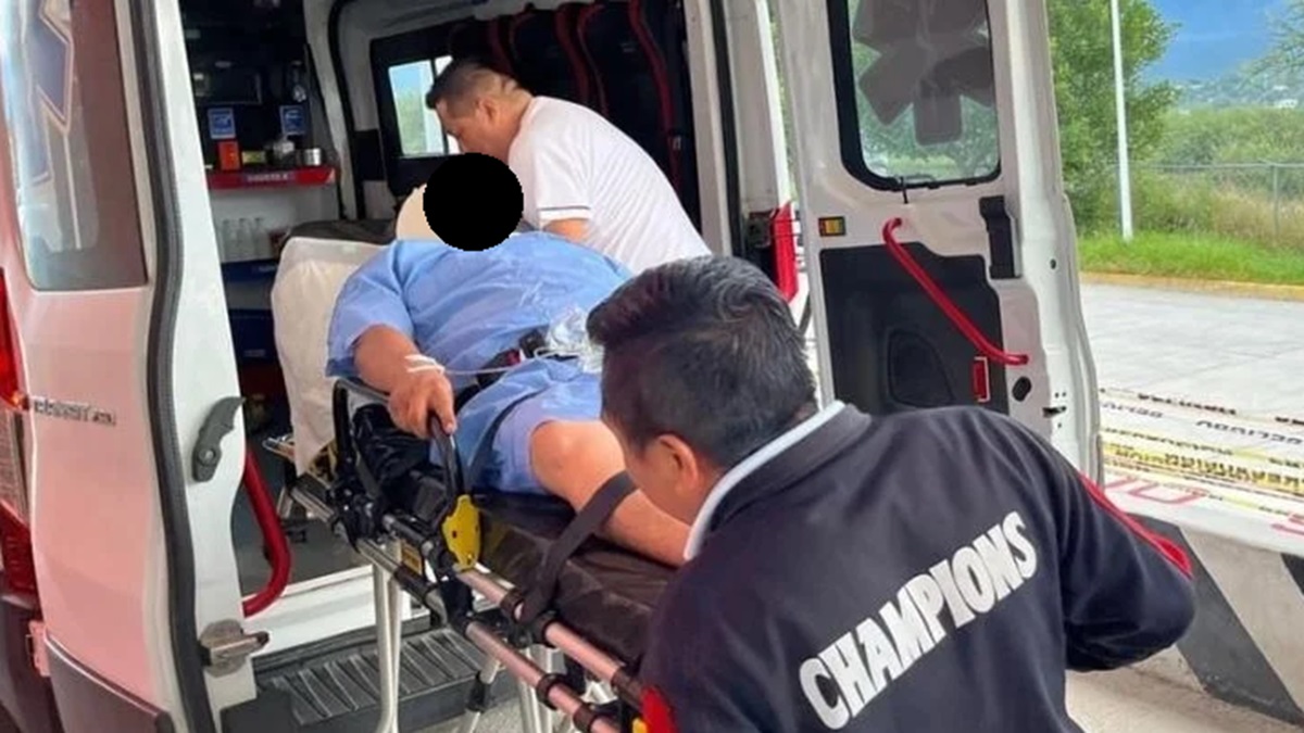¡Terrible! Balean a policía en la cara durante riña en bar de Puebla