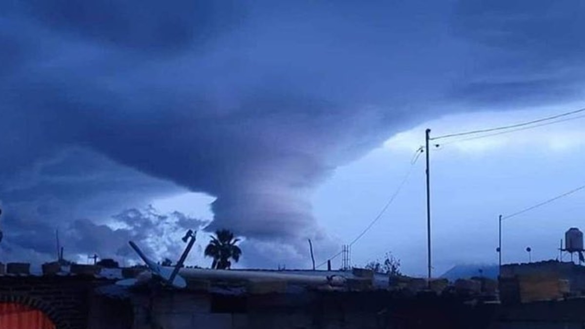 ¡Increíble fenómeno en Palmar de Bravo! Nubes con forma de tornado sorprenden a los habitantes
