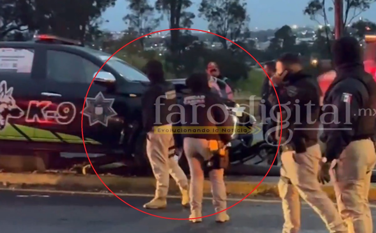 ¡Caos en el Periférico! Patrulla termina sobre el camellón tras chocar y provoca tráfico intenso (VIDEO)