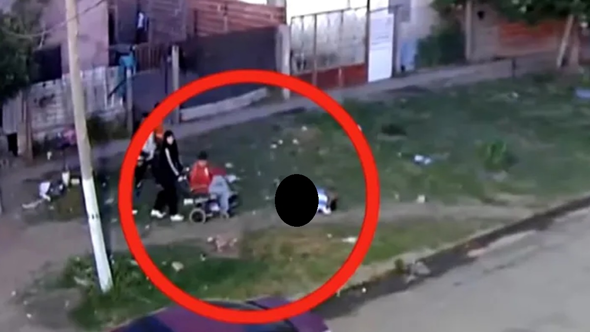 VIDEO ¡Hombre en silla de ruedas mata a otro tras brutal pelea y huye!