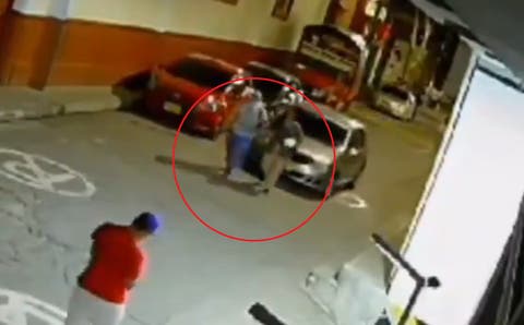 ¡Impactante accidente! Mujer ebria arruina cita romántica al atropellar a pareja