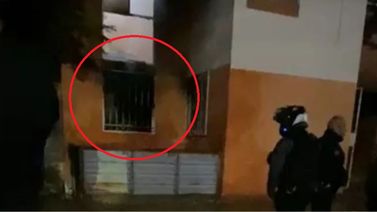 ¡Fuego en Tehuacán! Poblanos apagan incendio a cubetazos en vivienda de San Lorenzo