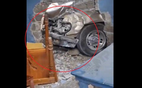 Impactante: Poblana se queda sin frenos en su camioneta y termina dentro de una taquería
