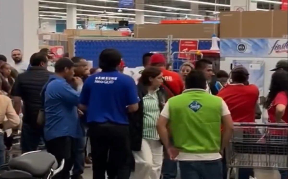 ¡Escándalo en Sam’s Club! Familia intenta robar y termina a golpes con el personal