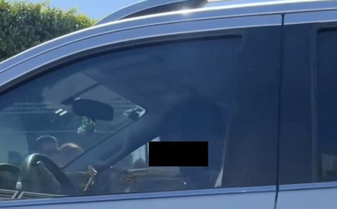 ¡Poblano se quedó dormido! Conductor bloquea acceso en Angelópolis y desata caos vial