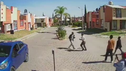 ¡Indignante! Poblanos golpean a un guardia de seguridad de la tercera edad en fraccionamiento