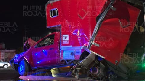 Tren se lleva una camioneta en San Pablo Xochimehuacán