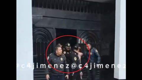 VIDEO Sujetos invaden departamento, lo incendian y terminan detenidos