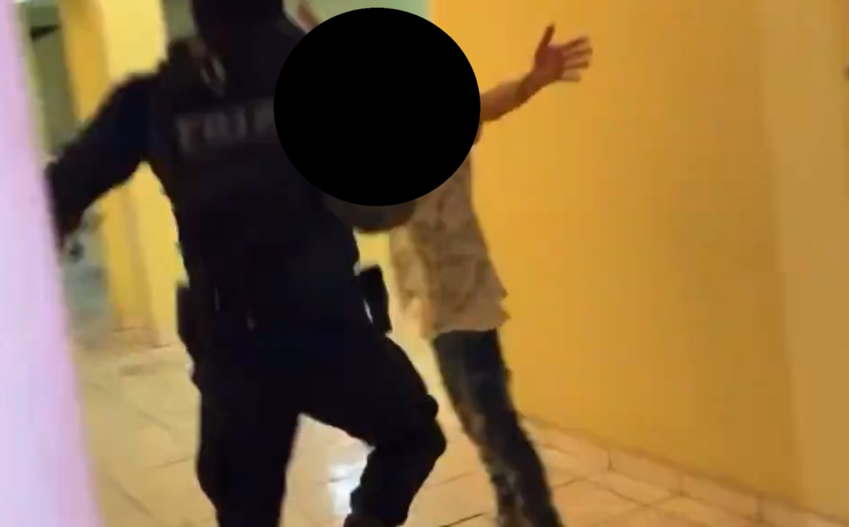 Captan a policía dando un “cachazo” a un civil durante una balacera