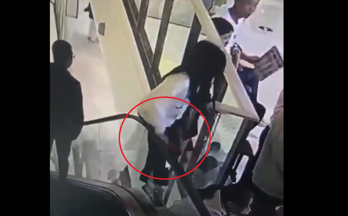 Captan escalofriante momento en que una escalera eléctrica arrastra a una joven hasta la muerte