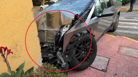 Impactante: Camioneta Tesla Cybertruck se estrella contra una casa