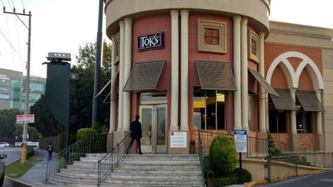 A punta de pistola: familia es asaltada y pierde su camioneta tras cenar en Toks de Angelópolis