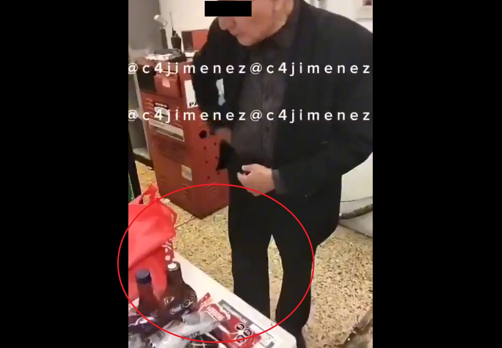 “¡QUÉ MÁS TRAE JEFE!” Así atraparon a un hombre robando en Bodega Aurrera