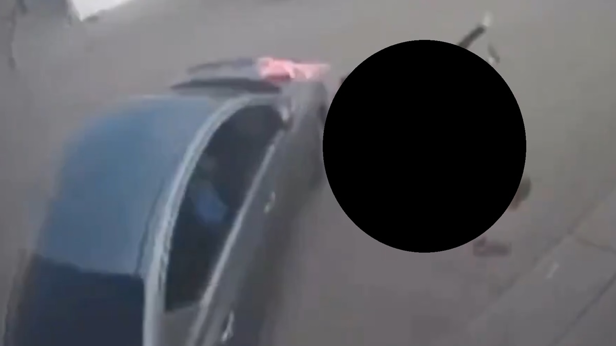 ¡Brutal atropello! Madre e hija salen volando tras ser arrolladas; conductor se da a la fuga.