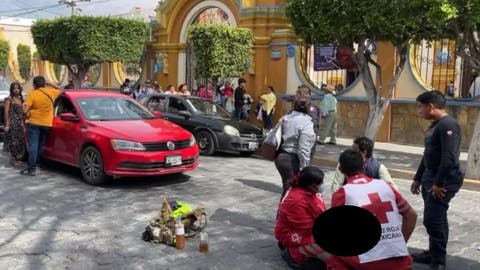 Cafre atropella a abuelita frente a iglesia en el centro de Tehuacán