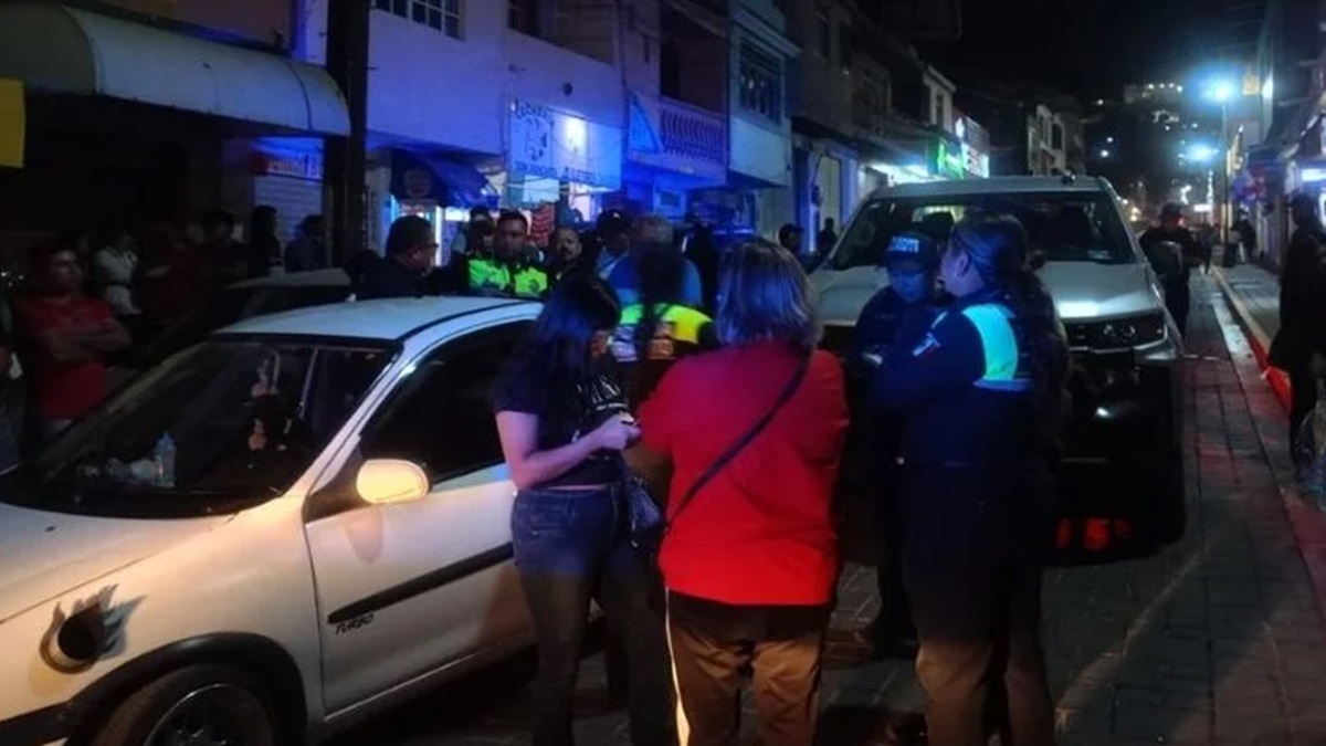 ¡De película! Persecución policiaca en Tecamachalco termina en aparatoso choque