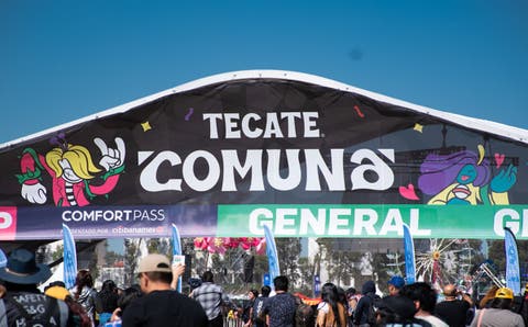 Asistentes al Tecate Comuna Puebla 2024 critican mal sonido, precios altos y estacionamiento caro