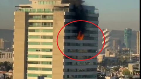 Pánico entre vecinos tras incendio en Torre Palmas 1 en la zona de Angelópolis