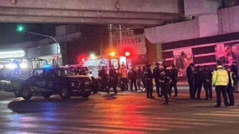 ¡Otra vez policías! Patrulla de la SSC atropella a joven en el Boulevard Atlixco