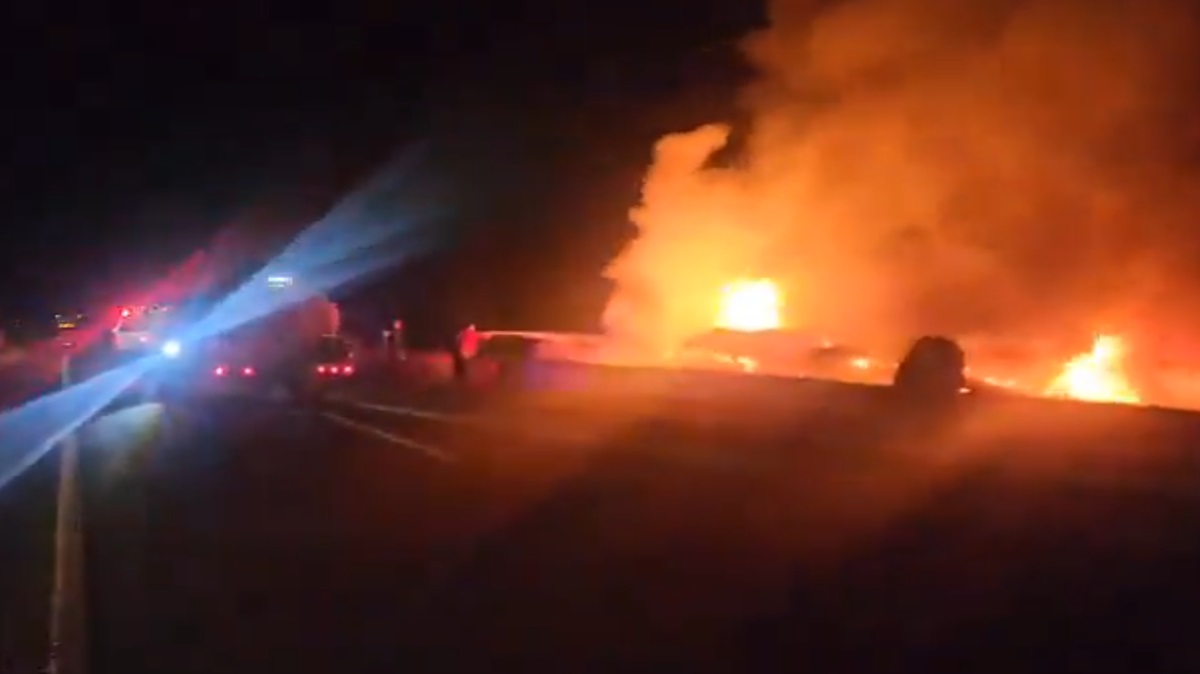 ¡Madrugada de caos! Dos accidentes paralizan el tránsito en Puebla y Huaquechula