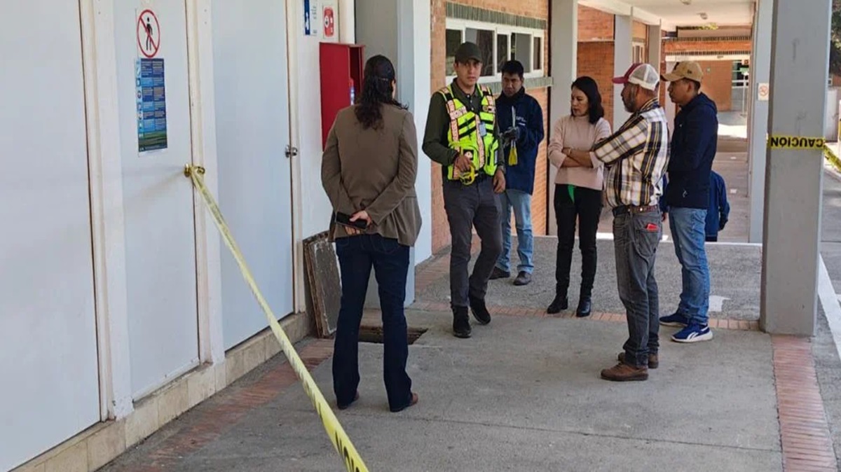 Explota coladera en el Colegio Humboldt; niño de primaria resulta lesionado