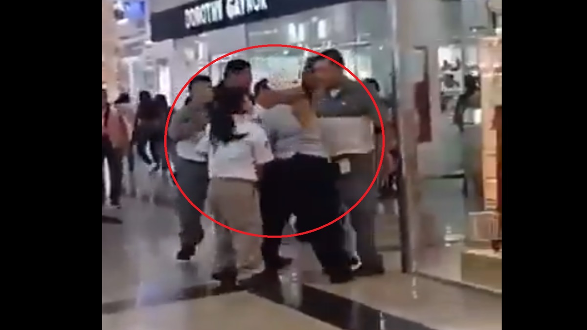 ¡Cachan a mujer robando en Plaza Las Américas, Mérida! (VIDEO)