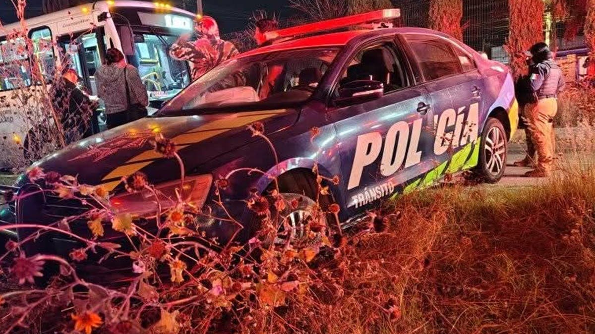 ¡Accidente vial! Patrulla choca contra unidad de RUTA Línea 1 en Rivera Anaya   (VIDEO)