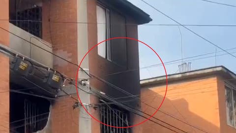 ¡Fuego en Puebla! Incendio arrasa con un departamento en la Mateo de Regil (VIDEO)