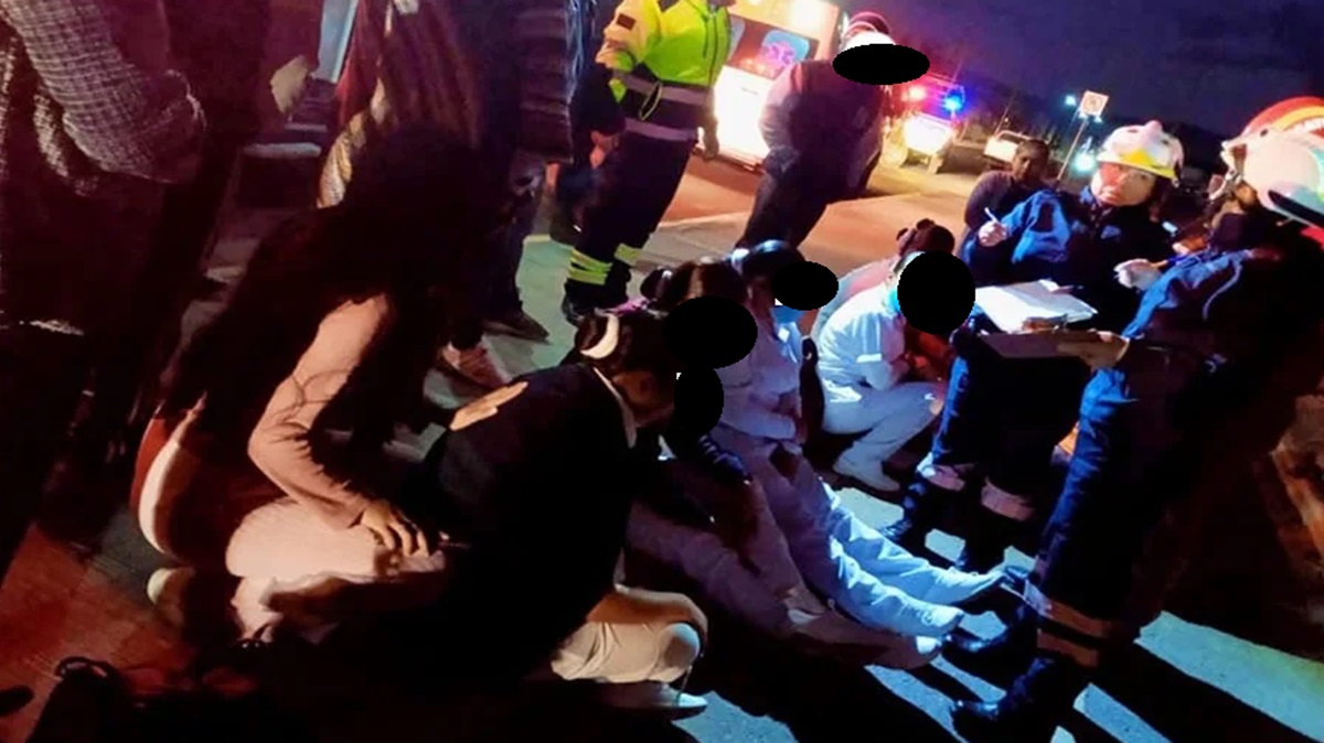 Volcadura de transporte público en Puebla deja a siete estudiantes del Conalep lesionados