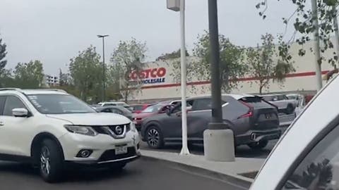 ¡Caos en Costco Puebla! Una pelea por un cajón de estacionamiento deja a un conductor herido