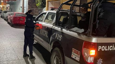 ¡Con las manos en la masa! Poblanos atrapan y golpean a ladrón en pleno robo